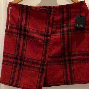 Dalia Red & black plaid skirt NWT, size 10